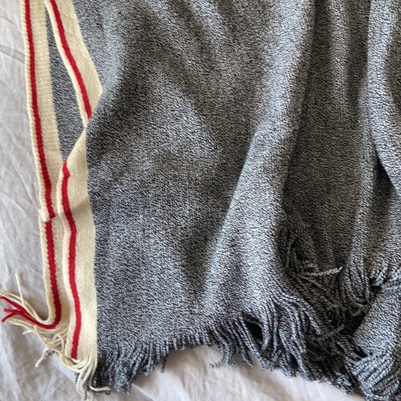 NWOT Roots Poncho sweater - Picture 3 of 4